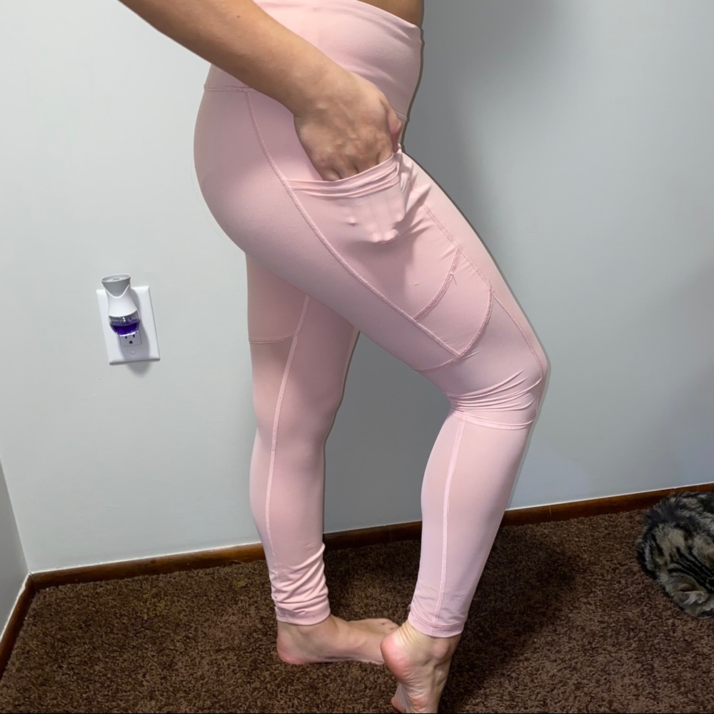 VS knockout Mesh & Pockets Leggings!